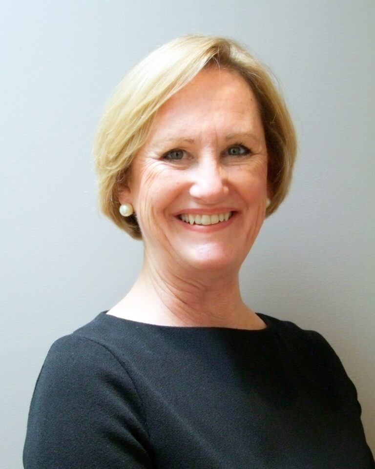 Paula Romanovsky headshot