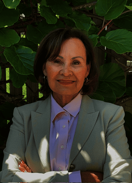 Yolanda Schonbrun headshot (x)